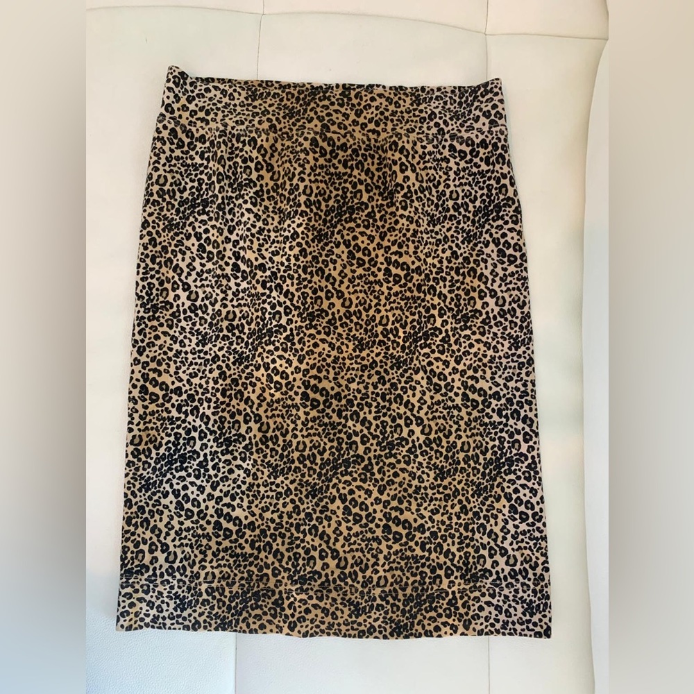 Hard tail size  medium leopard print pencil stretch knee length skirt